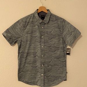 NWT Men’s short sleeve graphic button down